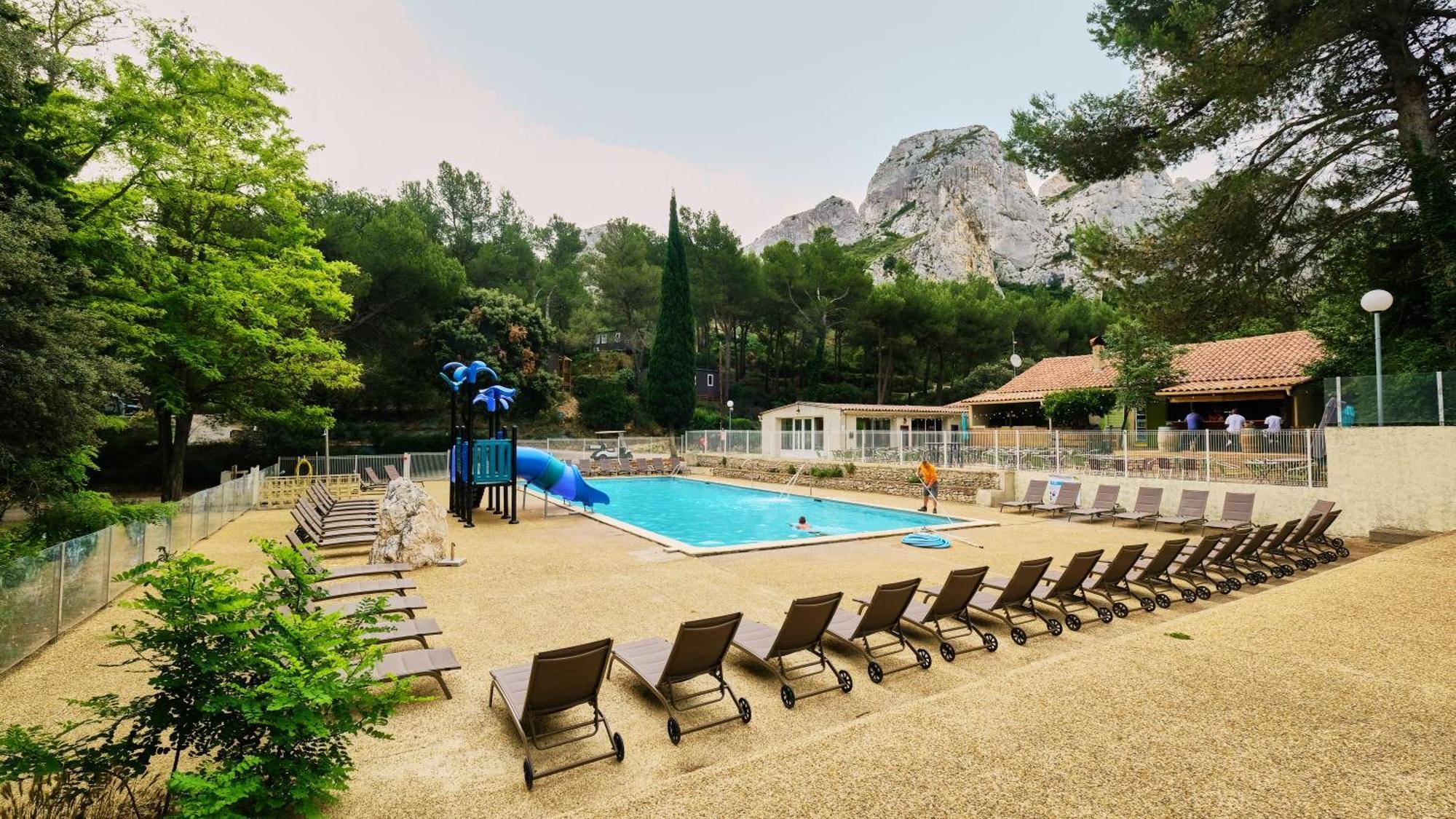 Camping De La Vallee Heureuse Orgon Eksteriør bilde
