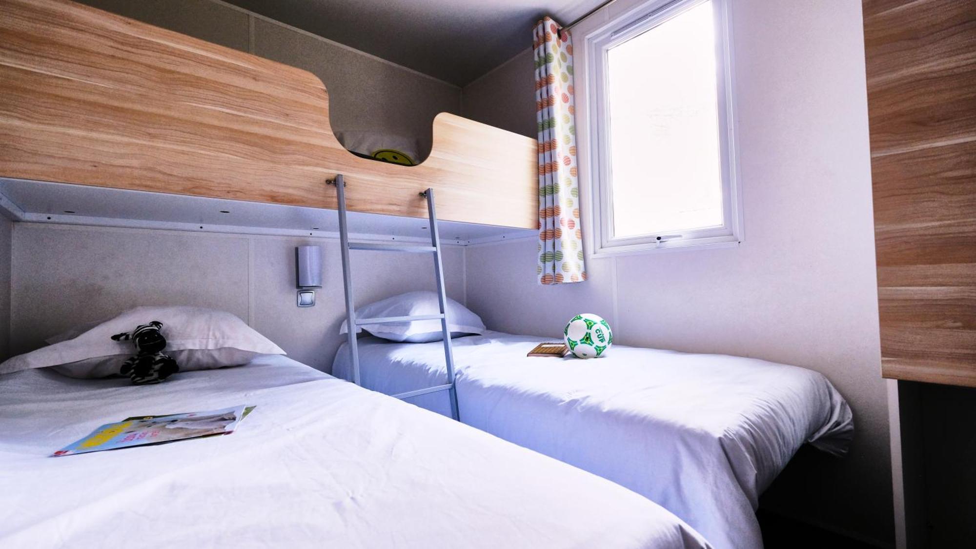 Camping De La Vallee Heureuse Orgon Eksteriør bilde